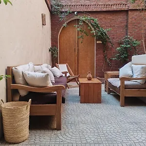 Pensión Kemet House